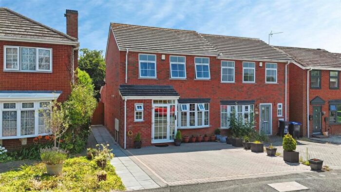 3 Bedroom Semi-Detached House For Sale In Charnwood Way, Leamington Spa, CV32