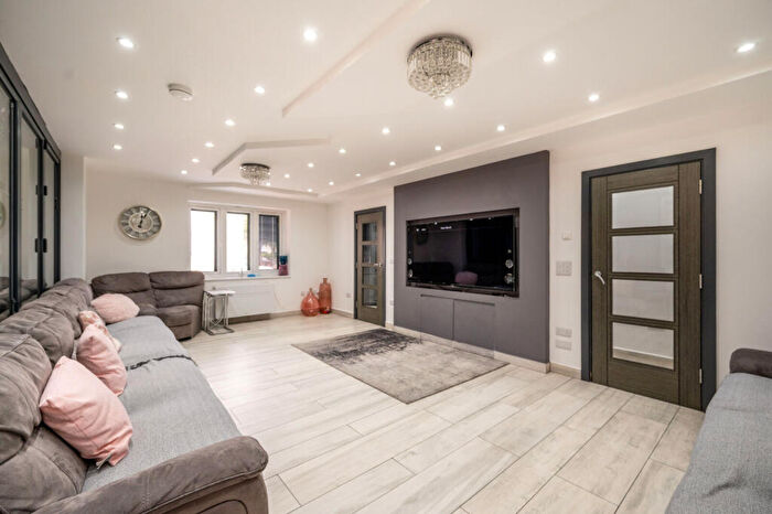 5 Bedroom House For Sale In Arundel Close, Stratford, London, E15