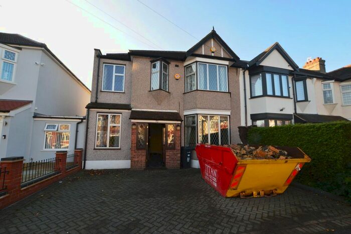 4 Bedroom Terraced House To Rent In Waverley Gardens, Ilford IG6