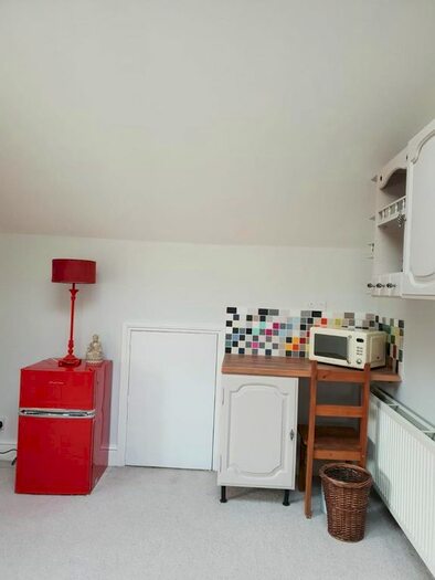 Detached House To Rent In Twyford Avenue, Acton, London, W3