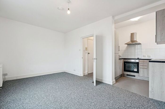 1 Bedroom Flat To Rent In Horbury Crescent, Holland Park, W11