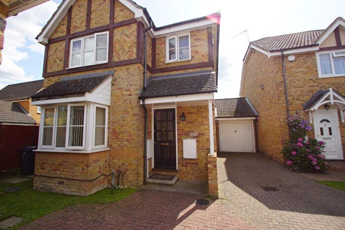3 Bedroom House To Rent In Earls Lane, SL1