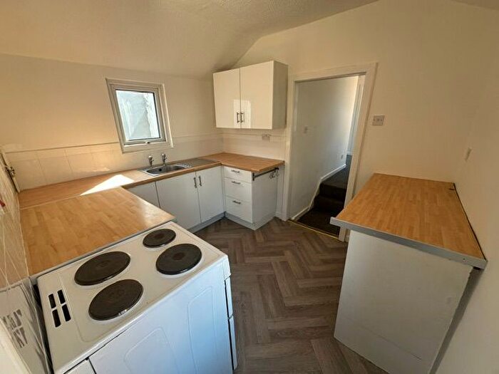 2 Bedroom Flat To Rent In Broadway, Cardiff, CF24