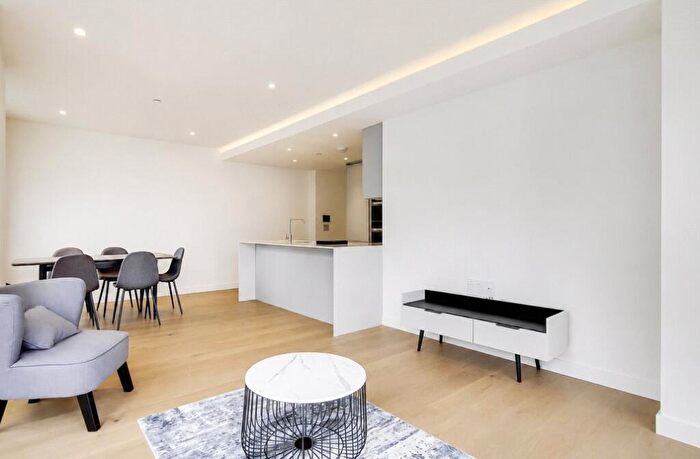 2 Bedroom Apartment To Rent In Hampton Tower, Marsh Wall, Canary Wharf, E14