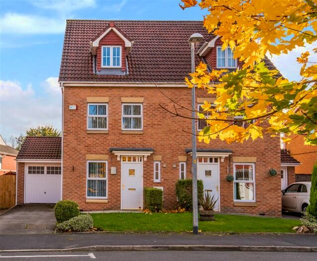 3 Bedroom Town House To Rent In Lawndale Drive, Worsley, Manchester M28
