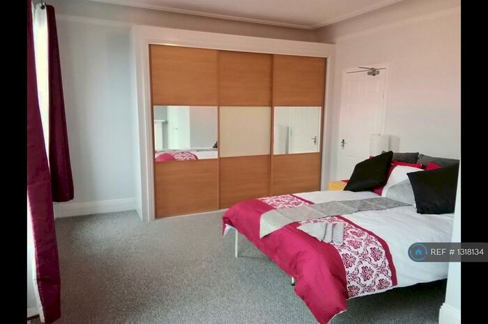 6 Bedroom Terraced House To Rent In Summerfield Cresent, Edgbaston, Birmingham, B16