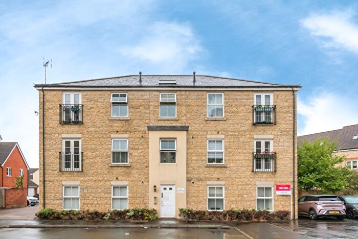 2 Bedroom Flat For Sale In Truscott Avenue, Swindon, Wiltshire, SN25