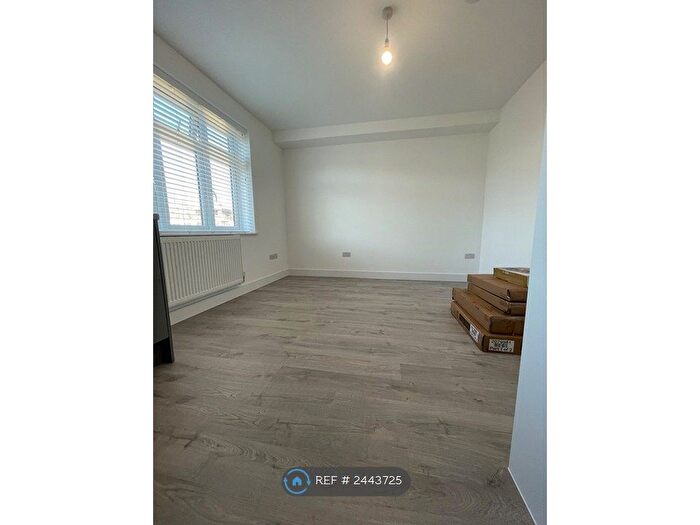 Studio To Rent In Hedge Lane, London, N13