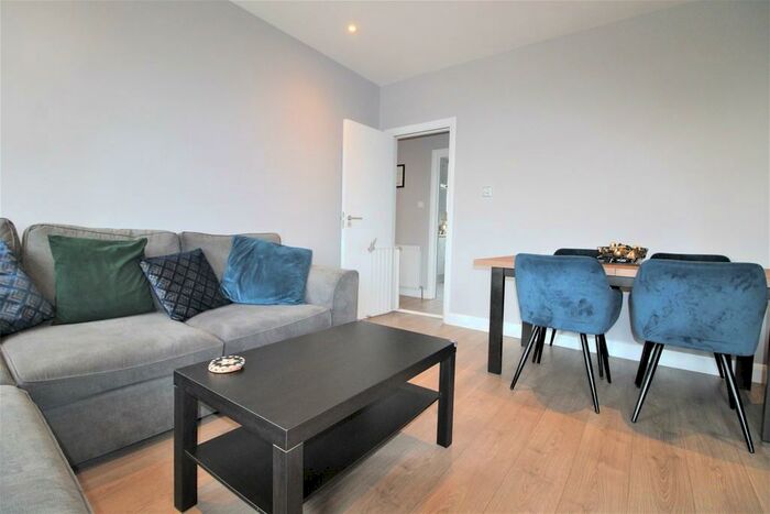 2 Bedroom Apartment To Rent In Cranborne Parade, Mutton Lane, EN6