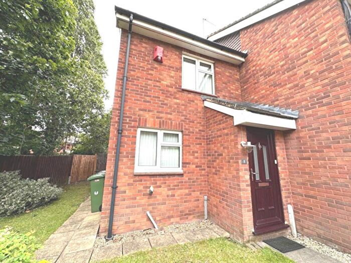 2 Bedroom House To Rent In Chamberlain Close, West Thamesmead, SE28