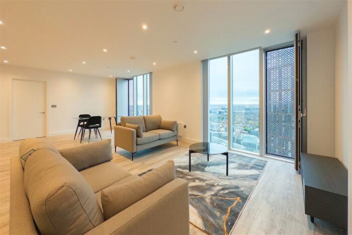 2 Bedroom Apartment To Rent In The Blade, M15