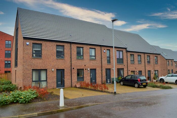 4 Bedroom Town House To Rent In Auldfield Gate, Pollokshaws, Scotland, G43