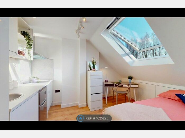 Studio To Rent In Court Way, London, W3