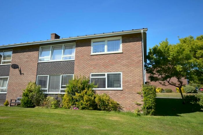2 Bedroom Flat To Rent In Rowans Park, Lymington, Hampshire, SO41