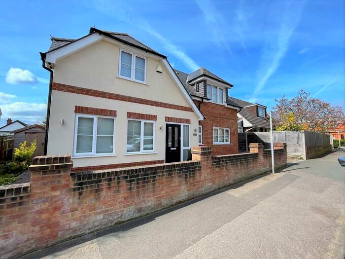 2 Bedroom Detached House To Rent In Upper Street, Fleet, GU51