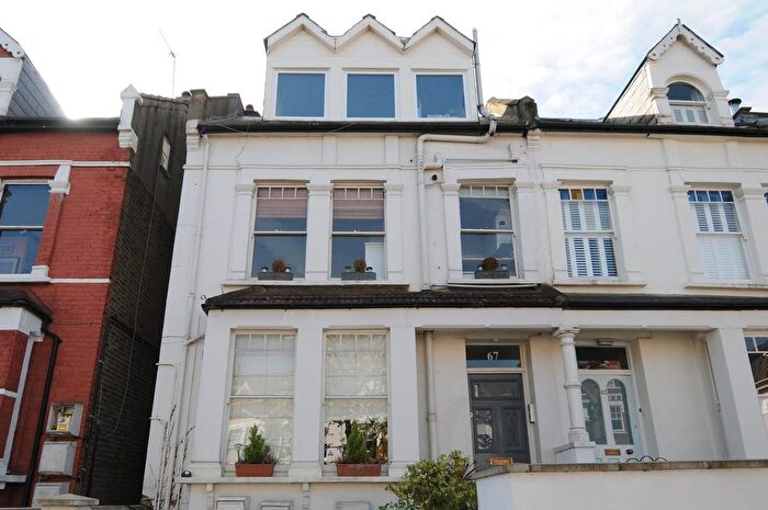 2 Bedroom Flat For Sale In Cecile Park, London, N8