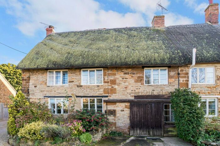 3 Bedroom Detached House For Sale In Burdrop, Banbury, OX15