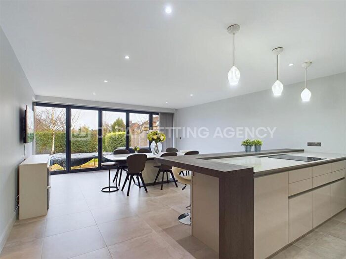 3 Bedroom Detached House To Rent In Burnett Close, Winchester, SO22