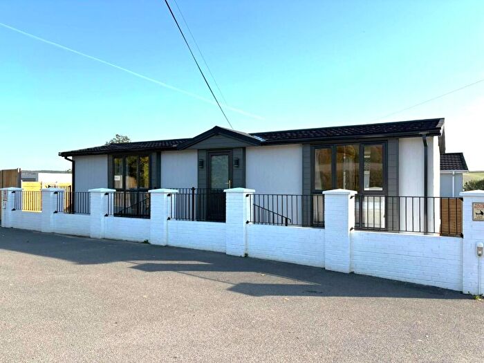 2 Bedroom Park Home For Sale In Heath Farm Park, SP3