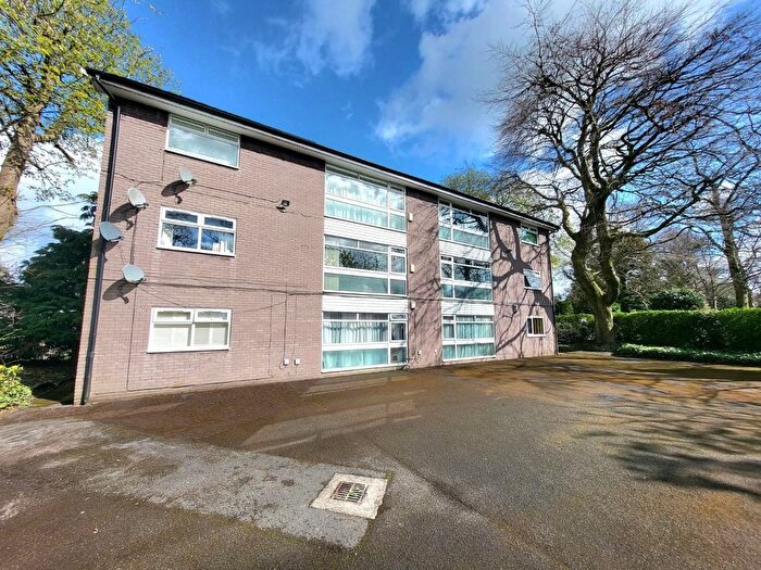 2 Bedroom Flat To Rent In Beaminster Court, Heaton Mersery, Stockport, SK4