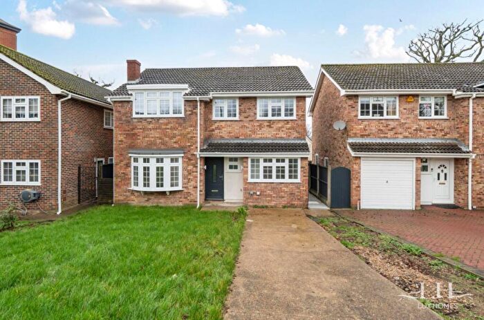 4 Bedroom Detached House For Sale In The Dell, Brentwood, CM13