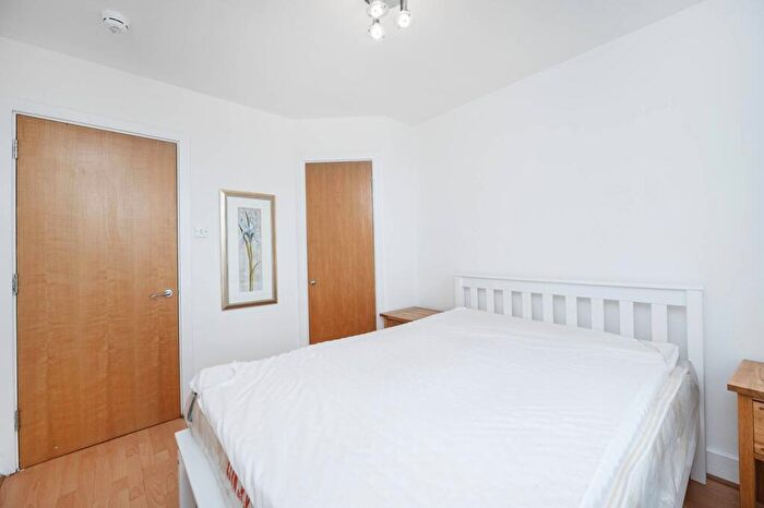 1 Bedroom Flat To Rent In Commercial Road, Tower Hamlets, E1
