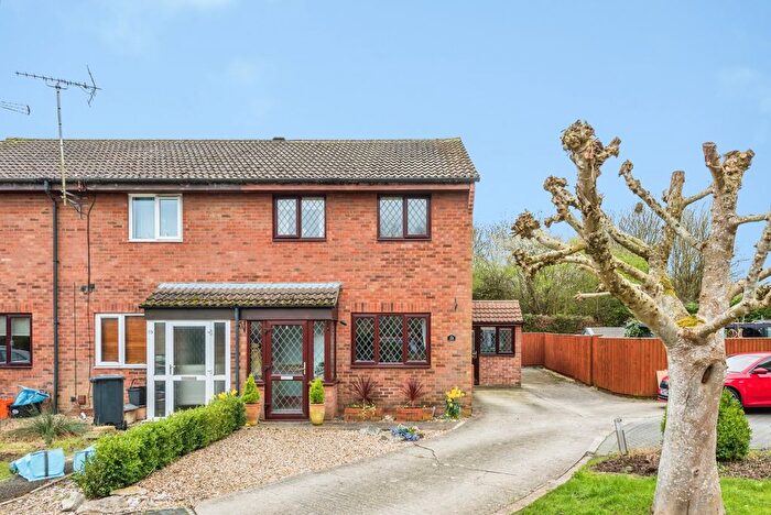 3 Bedroom End Terrace House For Sale In Risingham Mead, Swindon, Wiltshire, SN5
