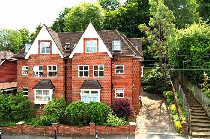 2 Bedroom Flat To Rent In Croft Road, Godalming, GU7