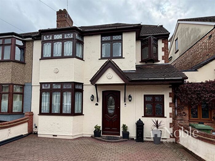 4 Bedroom Terraced House For Sale In Gordon Avenue, Hornchurch, RM12