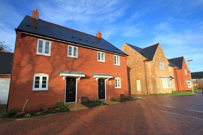 3 Bedroom Semi-Detached House To Rent In Aldous Drive, Bloxham, Oxon, OX15