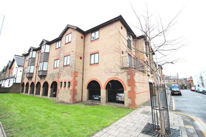 2 Bedroom Apartment To Rent In Hardman Road, Kingston Upon Thames, KT2