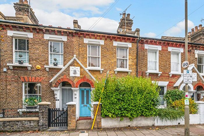 2 Bedroom Property To Rent In Eversleigh Road, Shaftesbury Estate, London, SW11