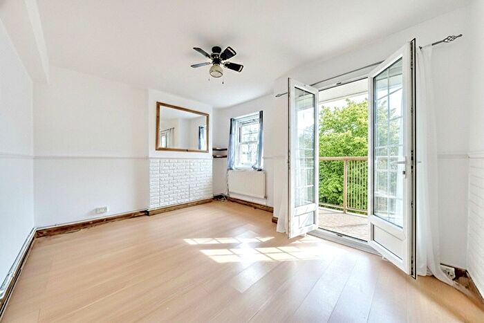 2 Bedroom Flat For Sale In Worsopp Drive, Clapham, London, SW4