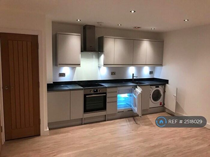 1 Bedroom Flat To Rent In Bellfield Road, High Wycombe, HP13