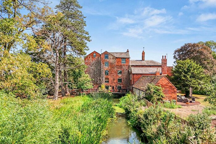 2 Bedroom Flat For Sale In Watermill Lane, Wolverton Mill, MK12
