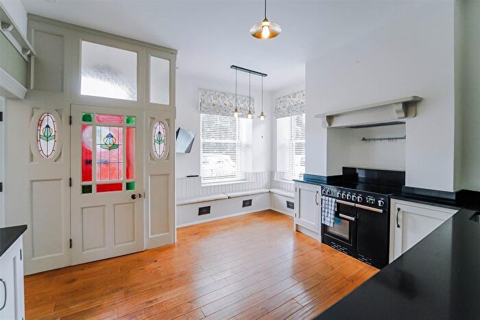 4 Bedroom Property To Rent In Burnley Road East, Rossendale, BB4