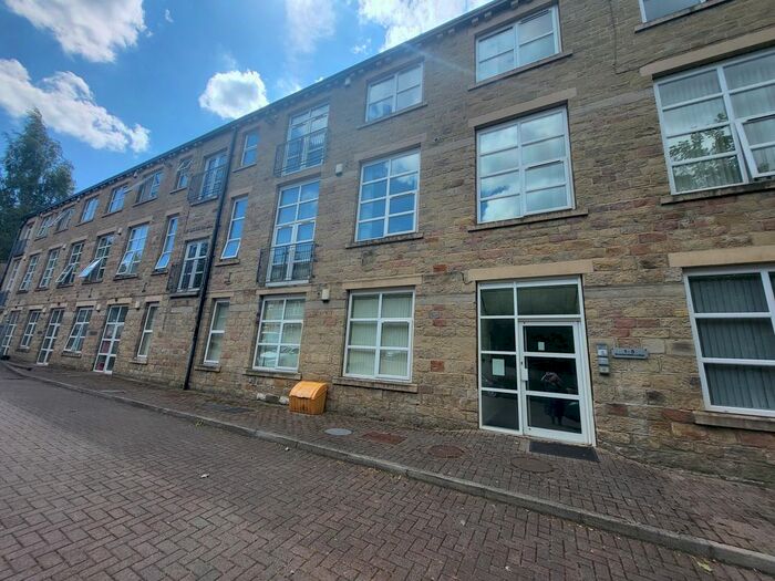 2 Bedroom Flat To Rent In Brackendale, Thackley, Bradford, BD10
