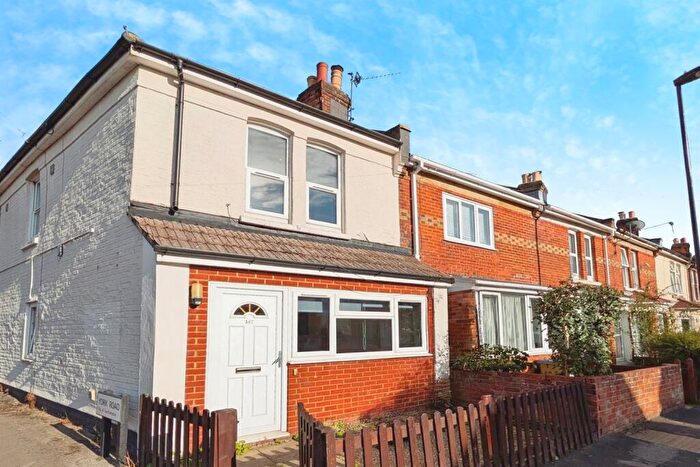 1 Bedroom Flat To Rent In Foundry Lane, SO15