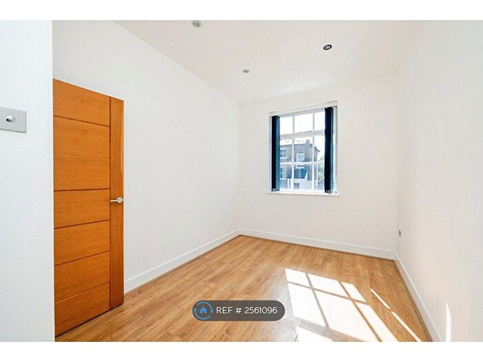 2 Bedroom Flat To Rent In Colvestone Crescent, London, E8