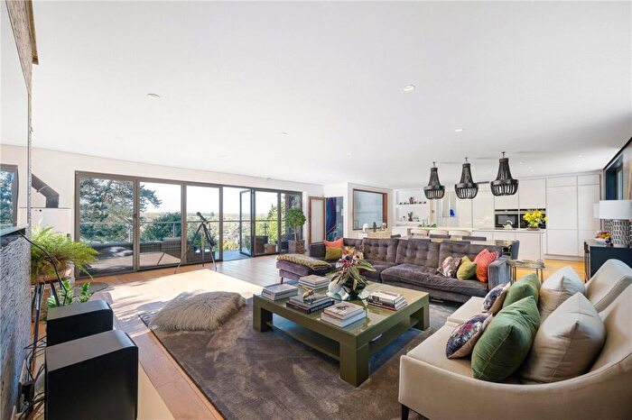 6 Bedroom Detached House For Sale In Robins Grove, West Wickham, BR4