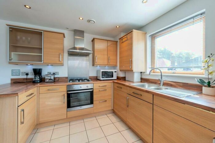 2 Bedroom Flat To Rent In Carshalton Road, Sutton, Carshalton, SM5