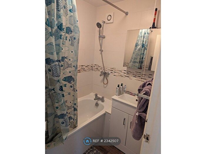 2 Bedroom Flat To Rent In Craven Avenue, London, W5