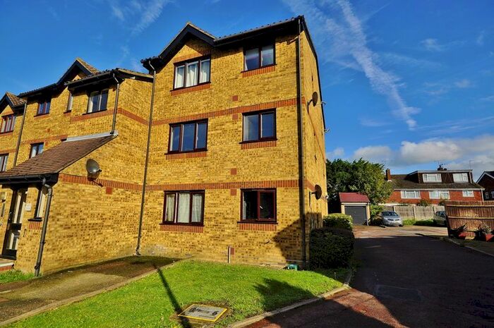 1 Bedroom Property To Rent In Howard Close, Waltham Abbey EN9