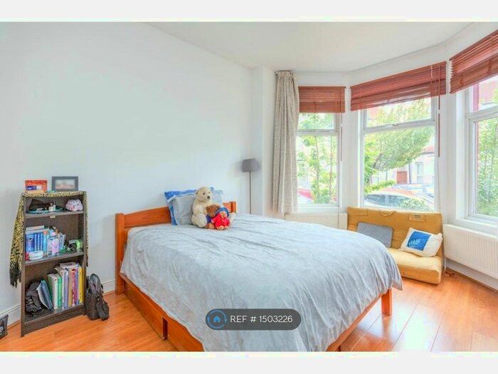 1 Bedroom Flat To Rent In Arcadian Gardens, London, N22