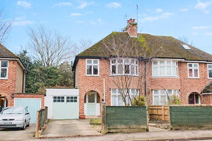 3 Bedroom Semi Detached House For Sale In Bath Road, Banbury, OX16