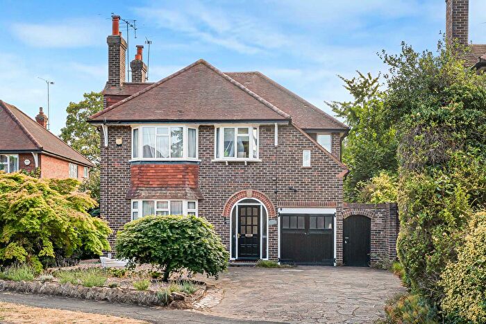 5 Bedroom Detached House For Sale In Orchard Drive, Woking, Surrey, GU21