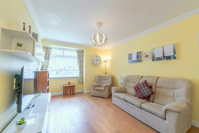 2 Bedroom Flat For Sale In Crewe Terrace, Edinburgh, EH5