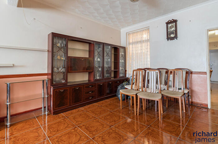 3 Bedroom Terraced House For Sale In Beatrice Street, Gorse Hill, Swindon, SN2