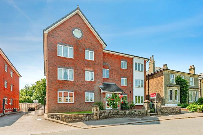 1 Bedroom Apartment For Sale In Chapel Road, Redhill, RH1