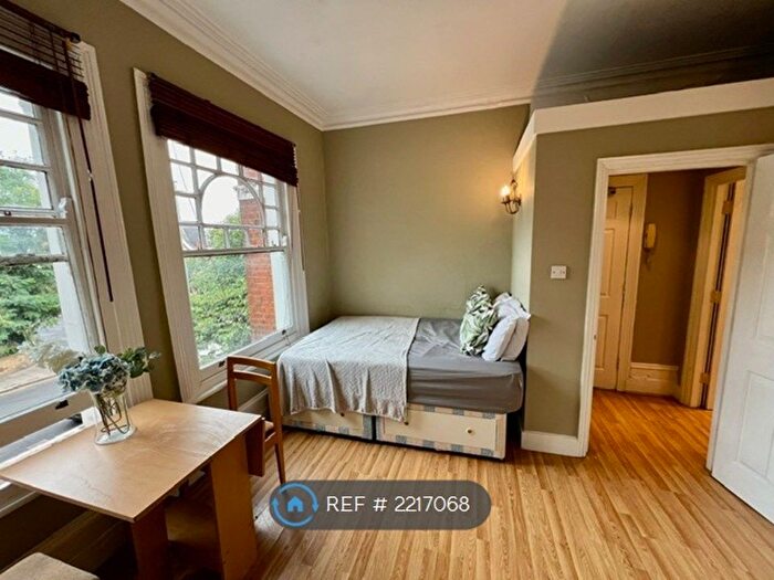 Studio To Rent In Bedford Hill, London, SW12
